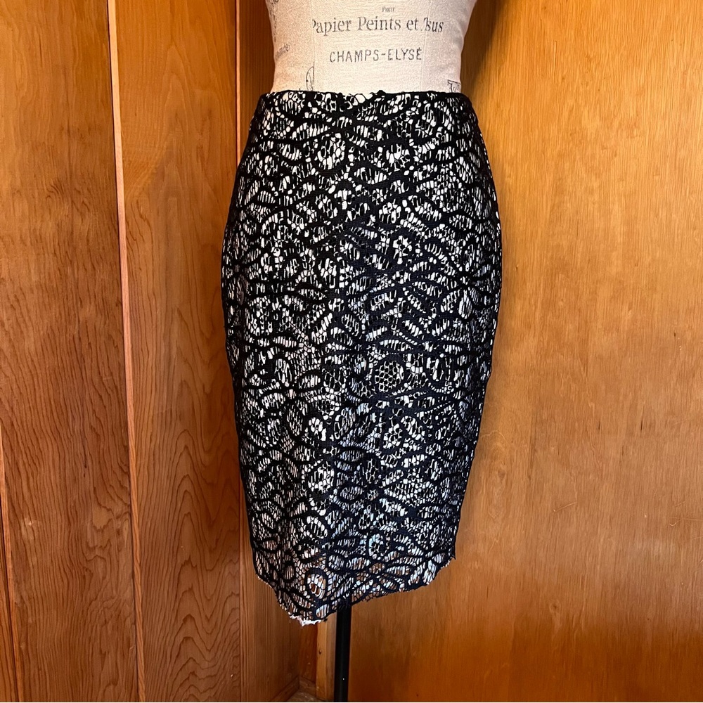 Weston Wear Black and Cream Lace Pencil Skirt Size Medium NWT